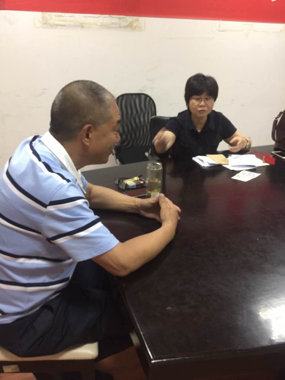 夸夸优德88老村长 爱岗敬业的老党员
