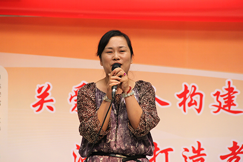 优德88文创园党支部团委走访慰问七古登社区老人 (1).jpg